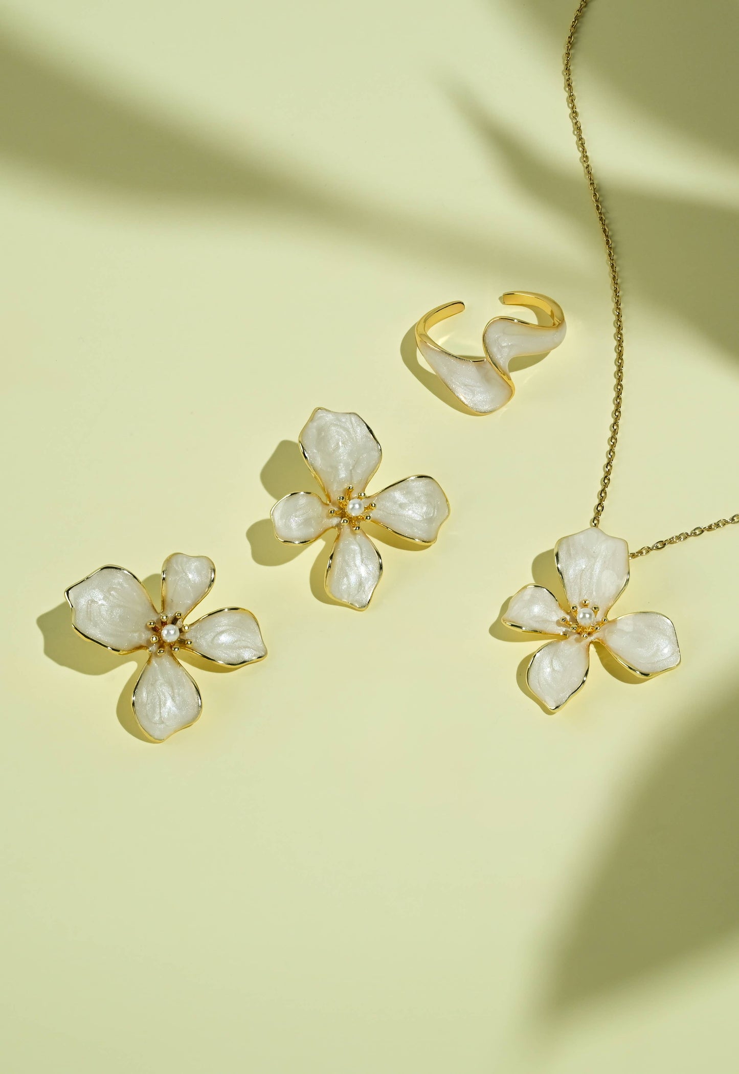 Ribbon of Light Ring in Sandstone