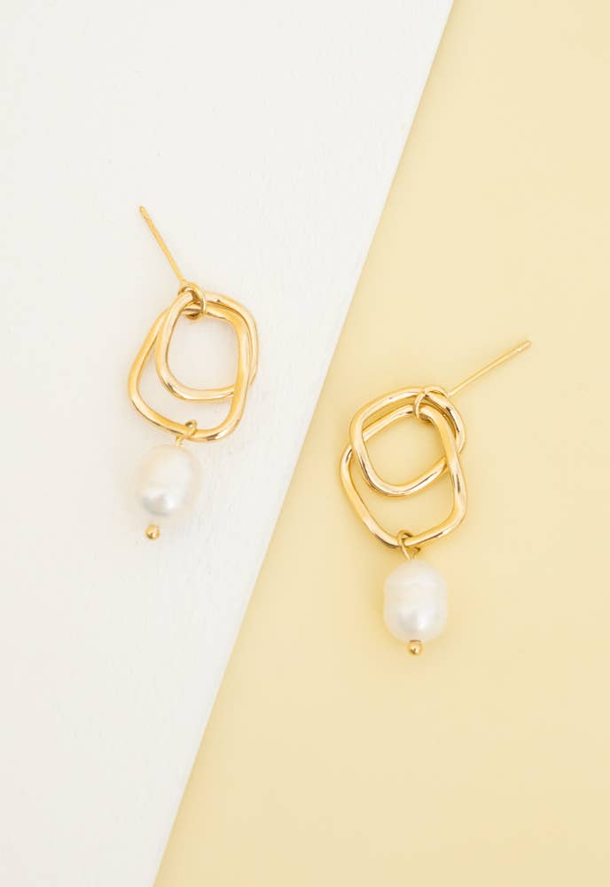Everlasting Pearl Earrings in Gold