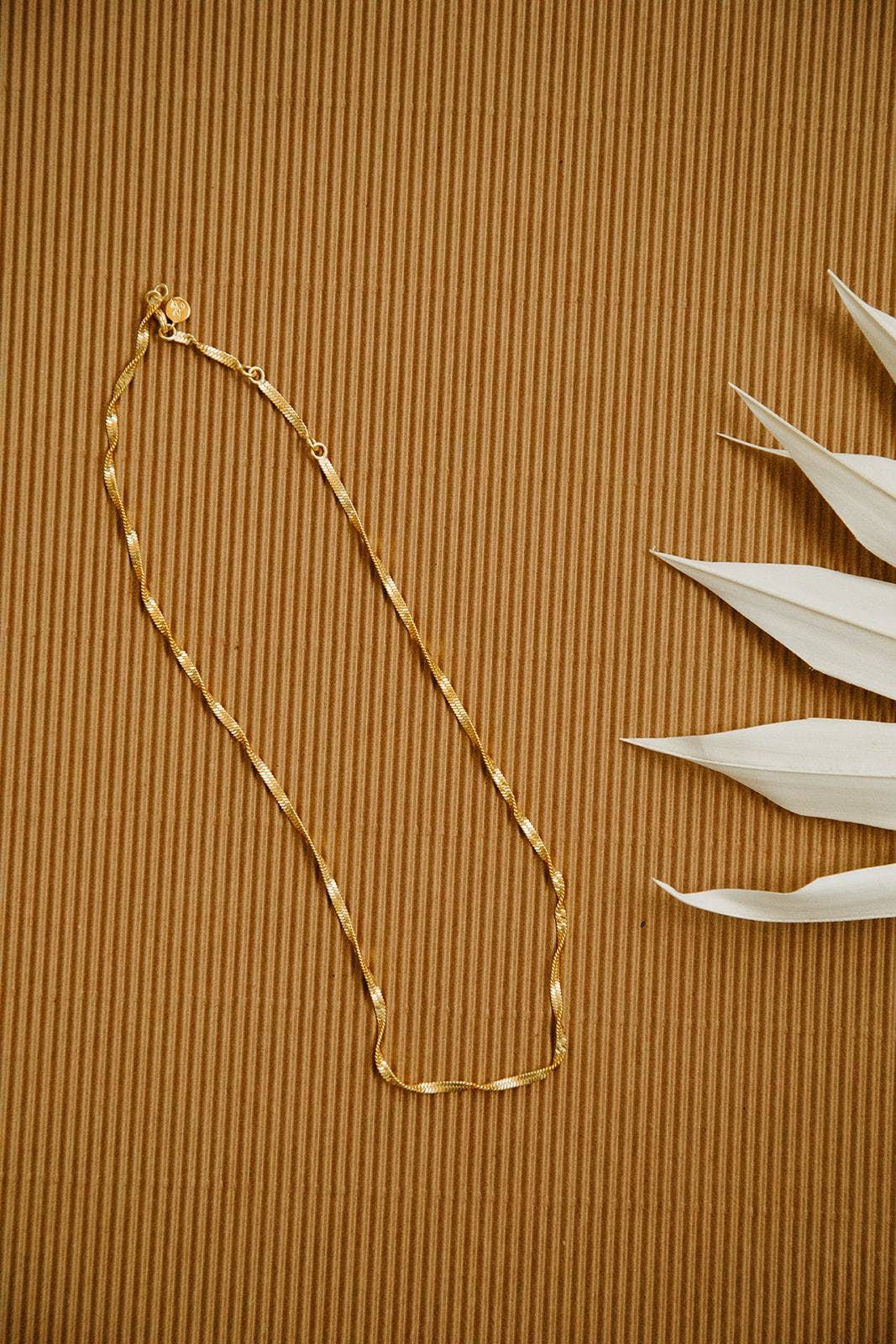 Twisted Herringbone Chain