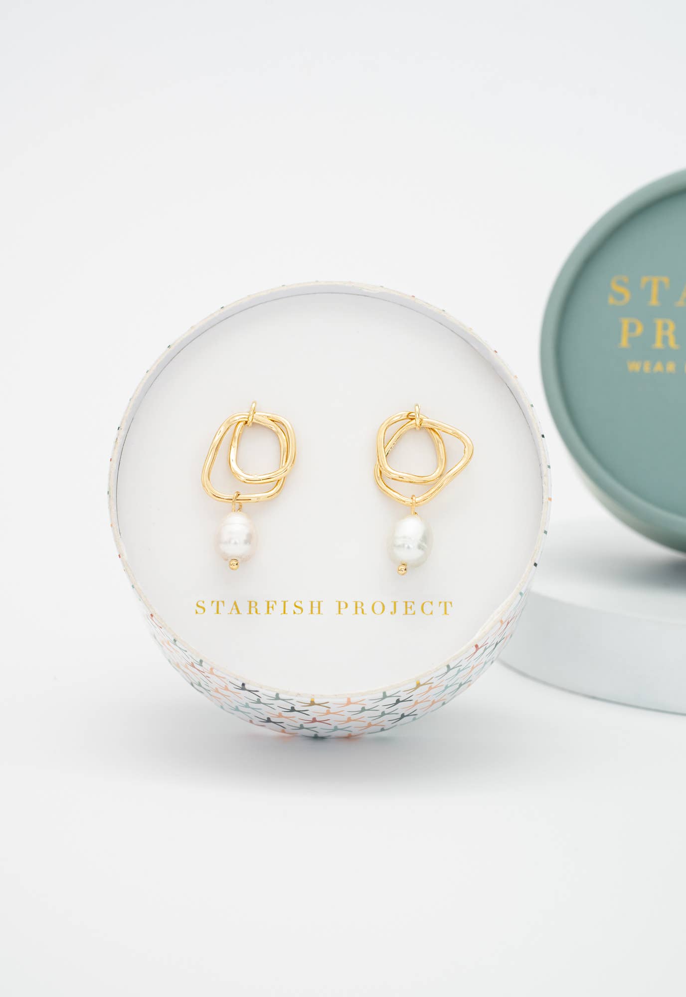 Everlasting Pearl Earrings in Gold